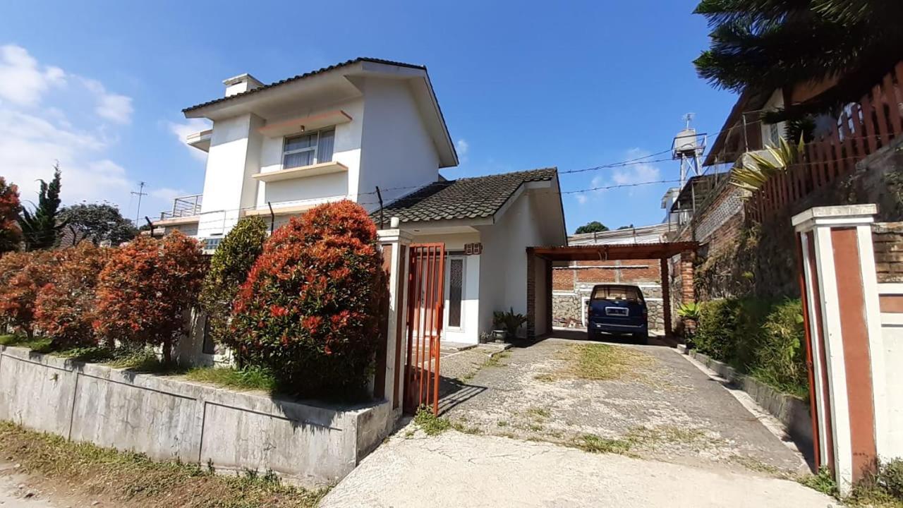 Dallil Putra Villa Lembang Exterior photo